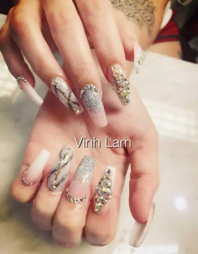 007 Nails