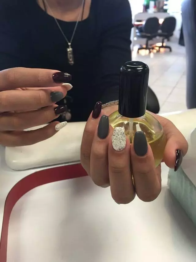 007 Nails