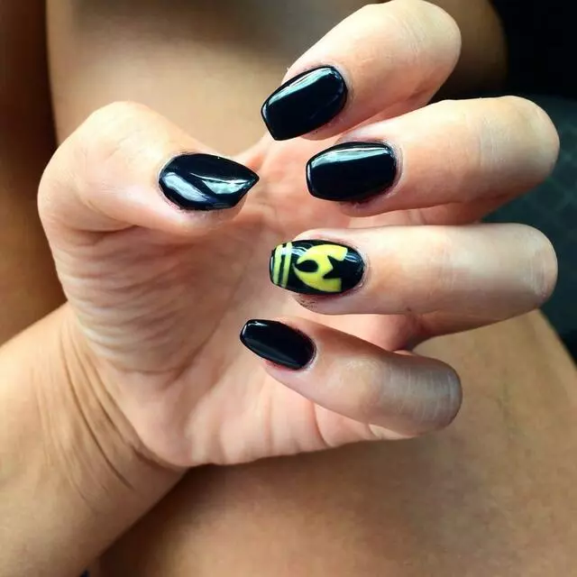 007 Nails
