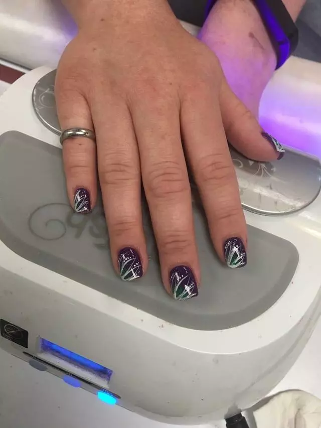 007 Nails