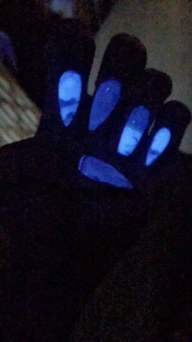 007 Nails