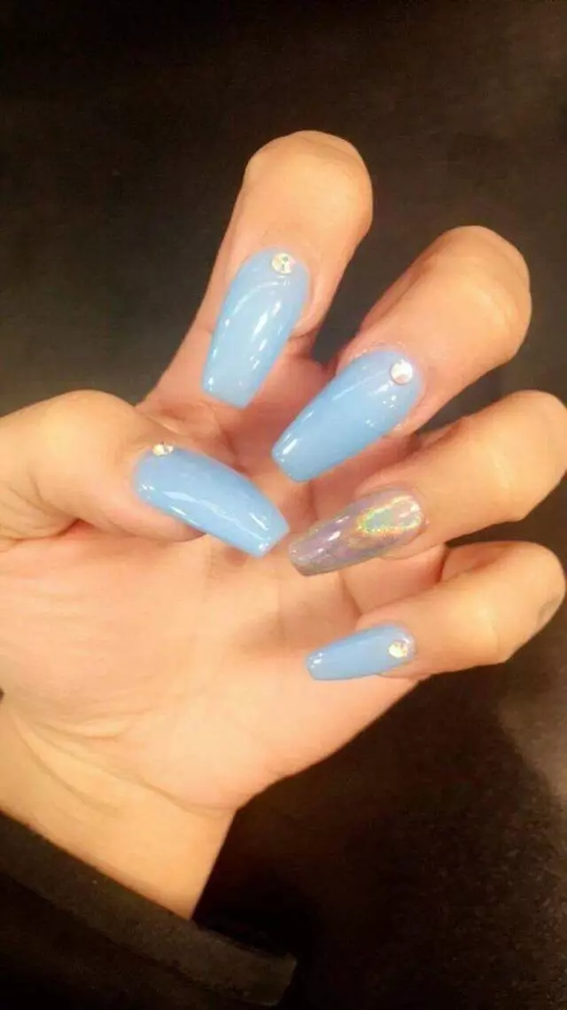 007 Nails