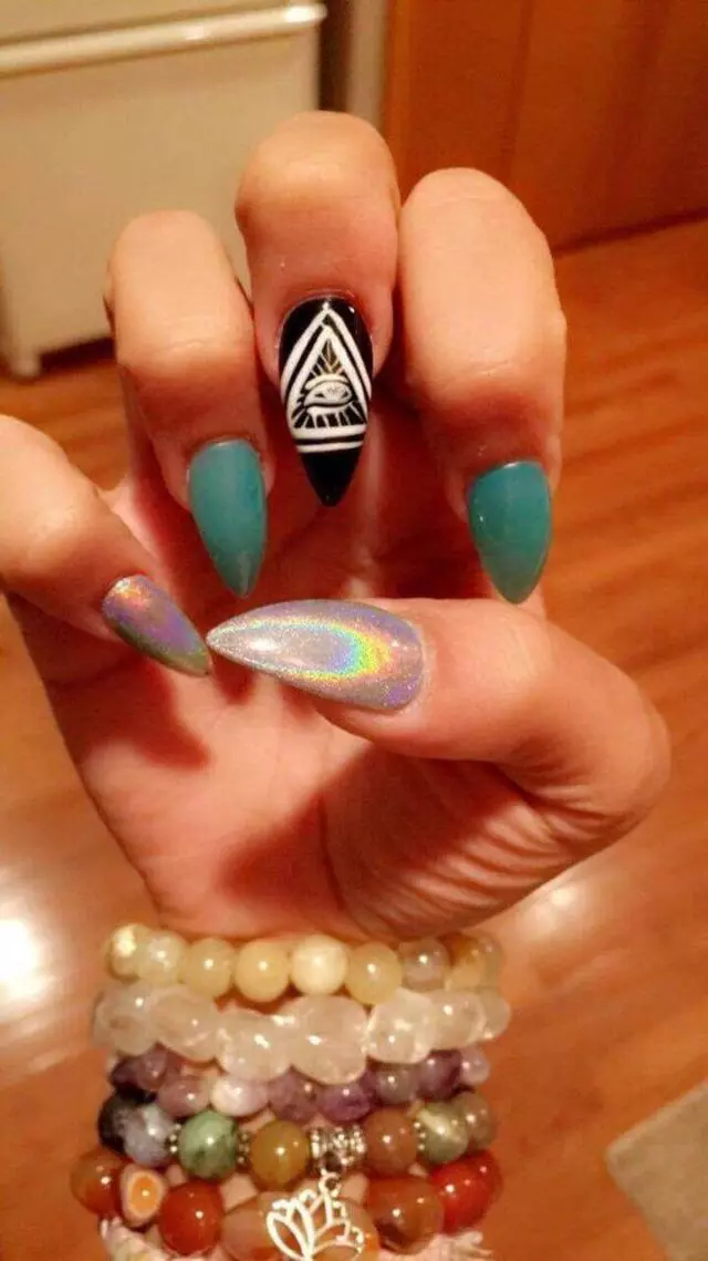 007 Nails