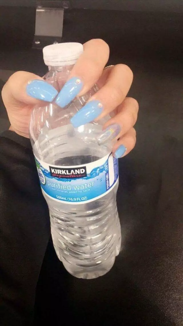007 Nails