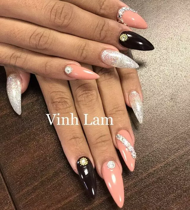 007 Nails