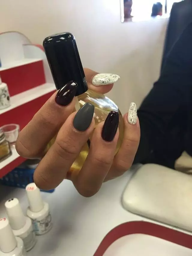 007 Nails