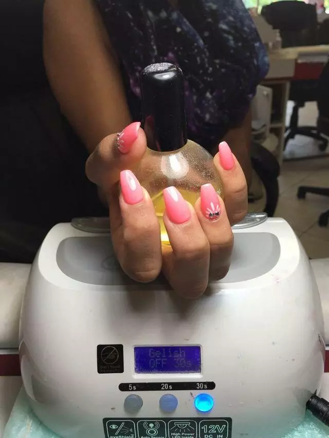 007 Nails