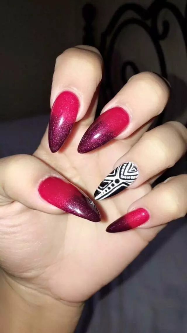 007 Nails
