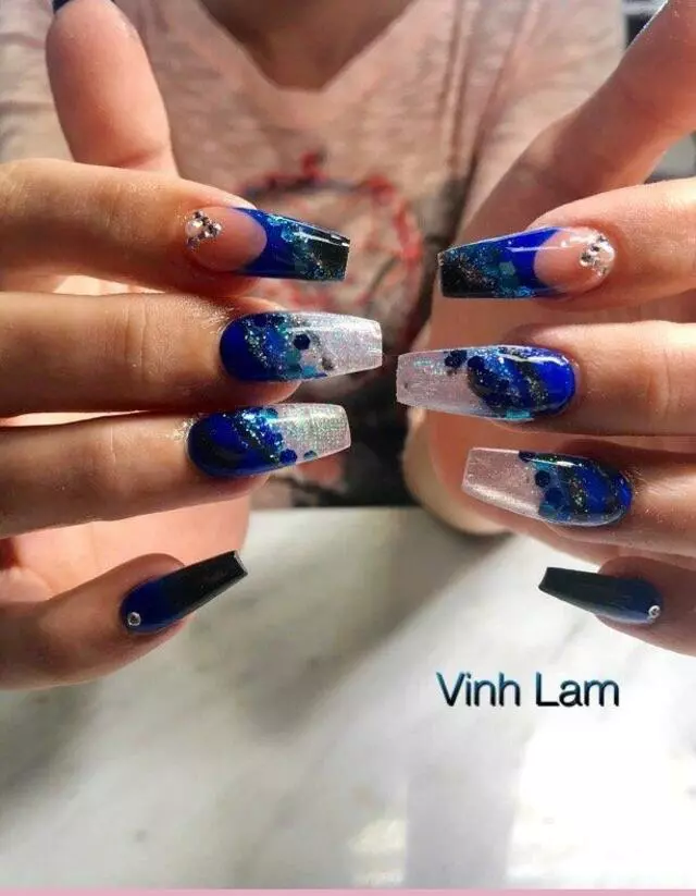 007 Nails