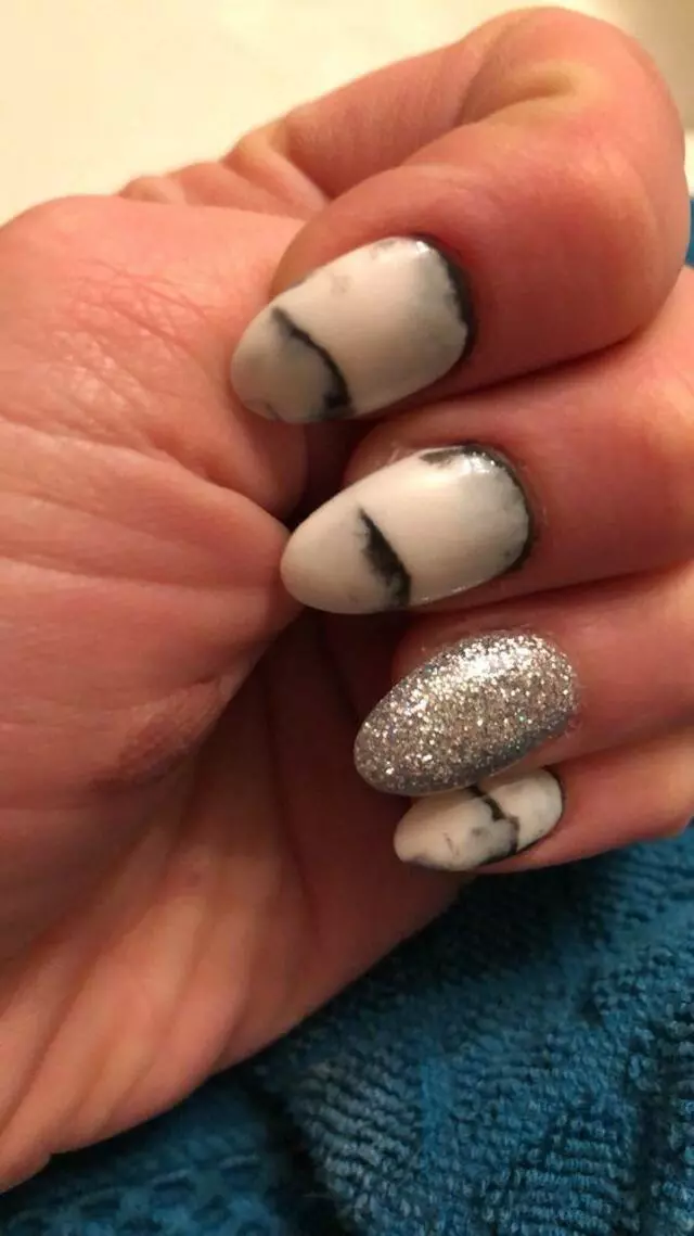 007 Nails