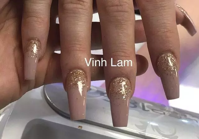 007 Nails