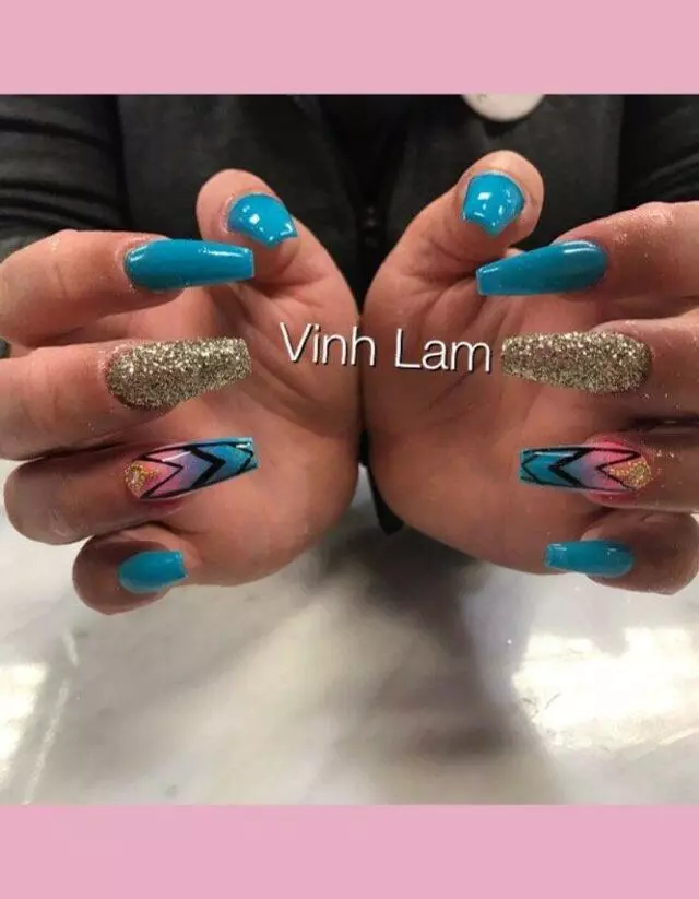 007 Nails