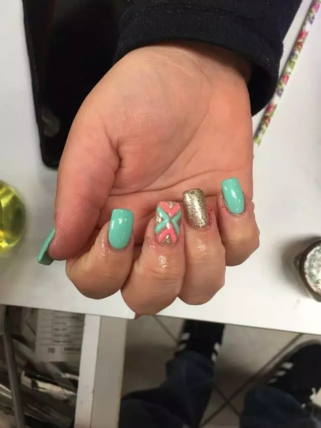 007 Nails