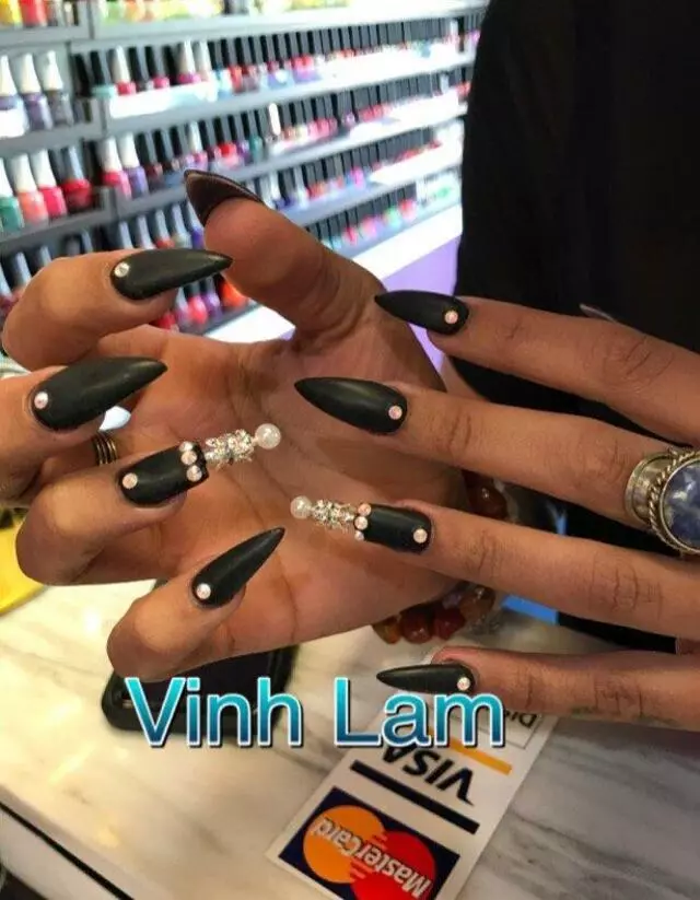 007 Nails