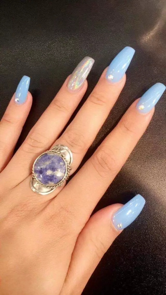 007 Nails